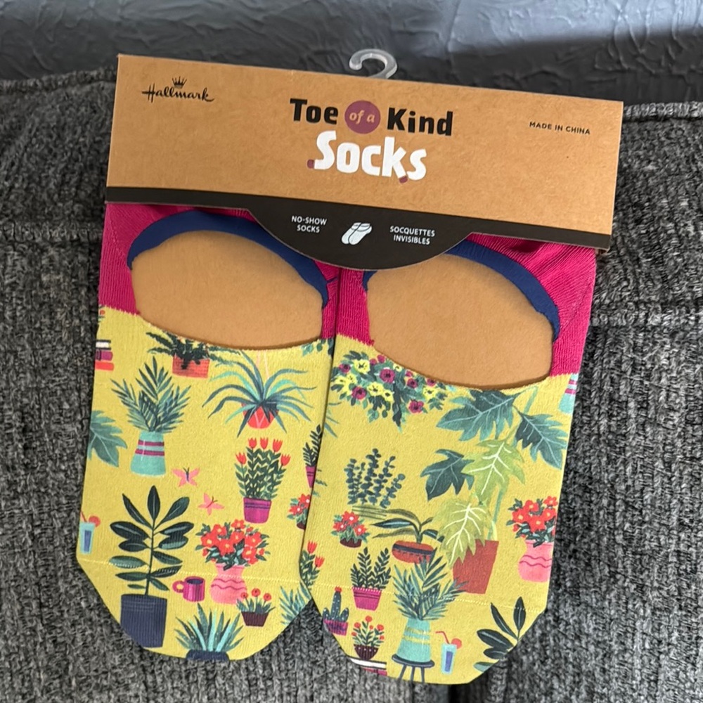 Hallmark Colorful Plant Design No-Show Socks